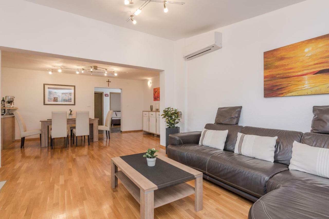 סאלי Apartment Natalie Sea View With 3 Bedrooms And Everything Is Air-Conditioned מראה חיצוני תמונה