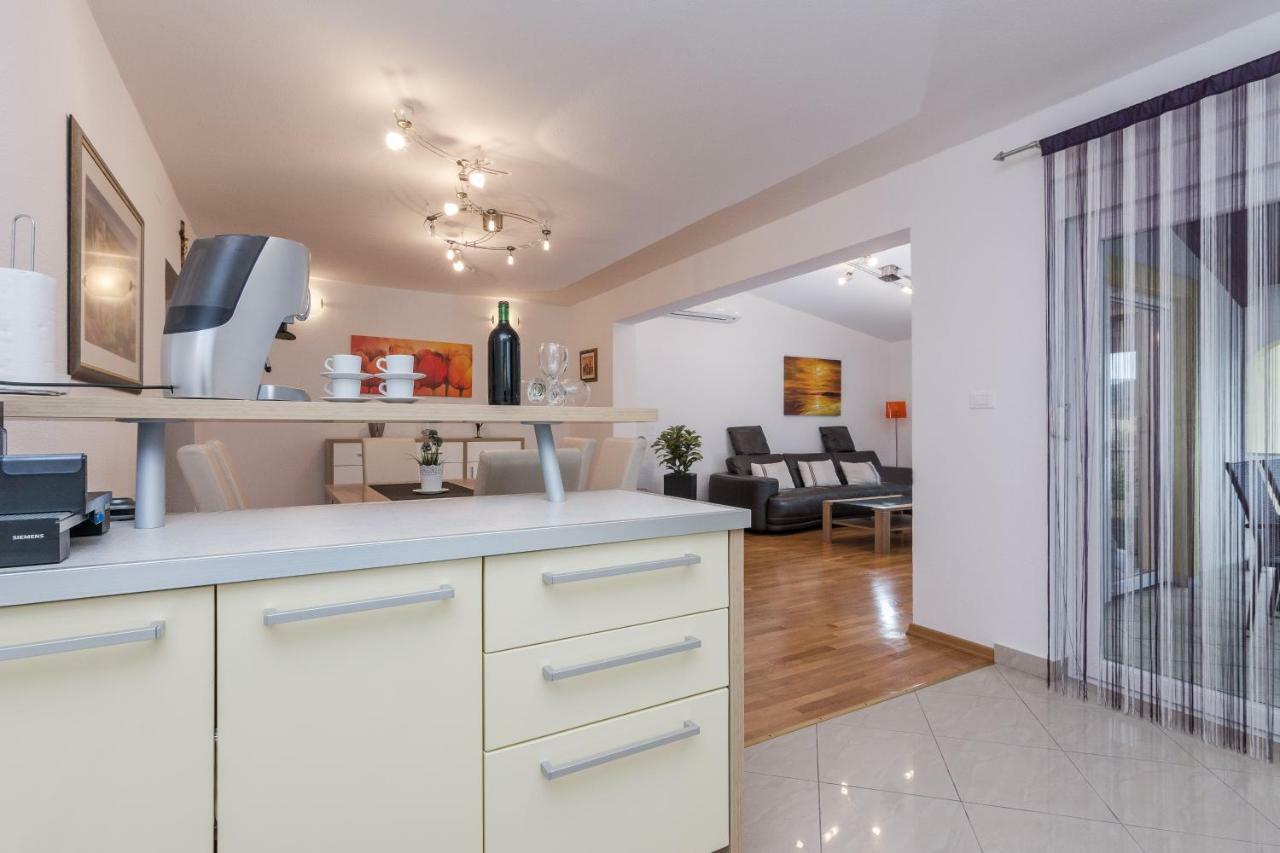 סאלי Apartment Natalie Sea View With 3 Bedrooms And Everything Is Air-Conditioned מראה חיצוני תמונה